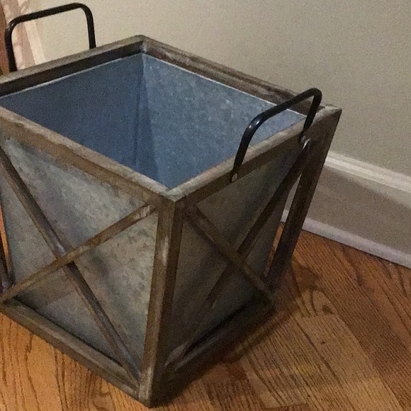 Metal Planter with wooden X-Frame decor planter - Picture 12 of 14